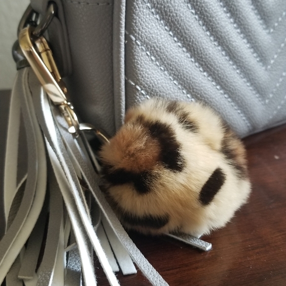 ‼💯Real Fur Pom Keychain ‼ - Picture 2 of 7